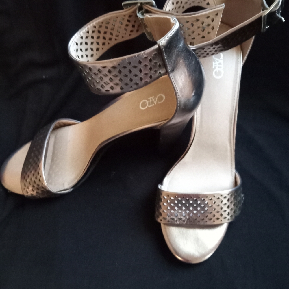 Ankle strap metallic sandals